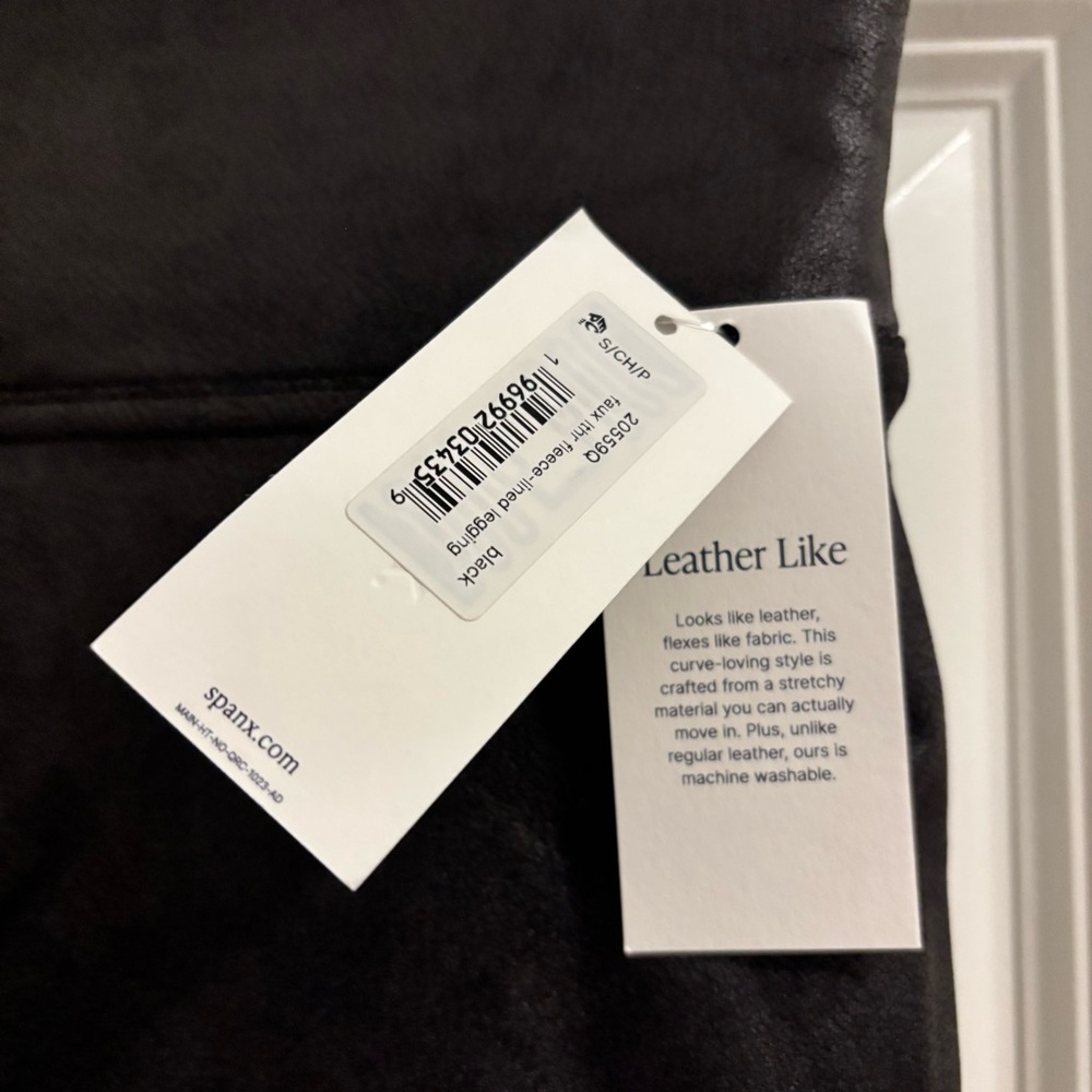 BNWT SPANX Fleeced Lined Faux Leather Black Leggings S Petite - Picture 4 of 4